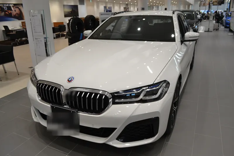 2021 BMW 5 Serisi Touring — ön 3/4