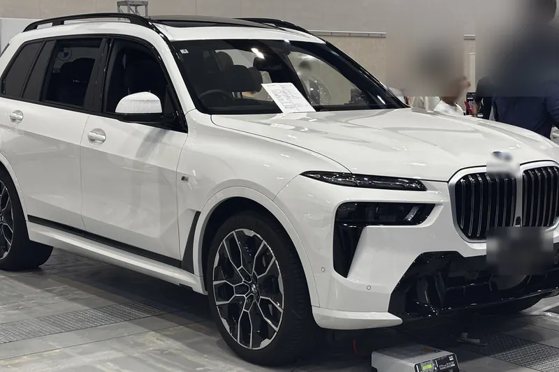 2024 BMW X7 — ön 3/4