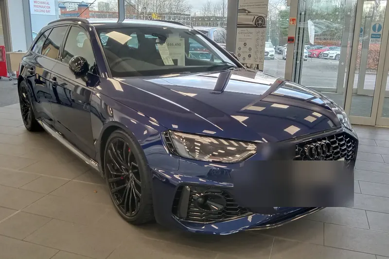 2023 Audi RS 4 Avant — ön 3/4
