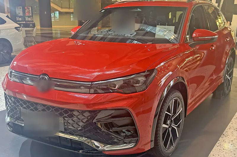2024 Volkswagen Tiguan — ön 3/4