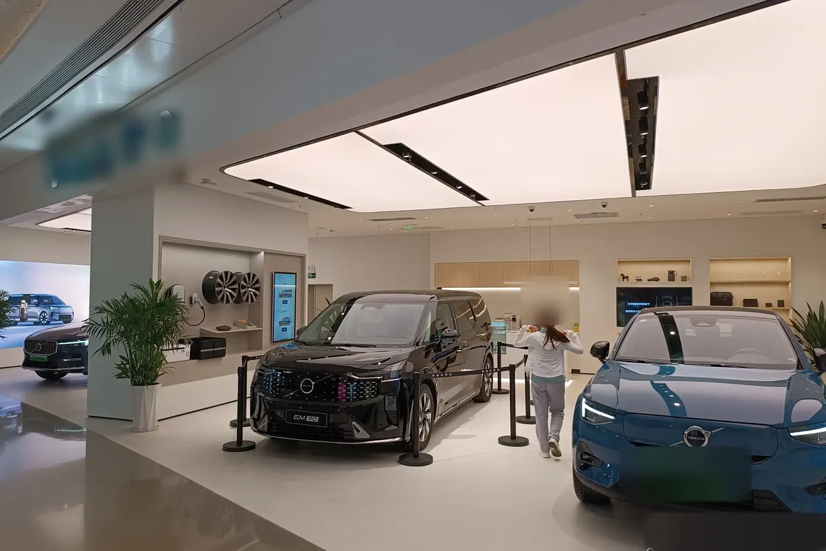 Kalvera Plaza Maslak showroom görünümü (temsilî)